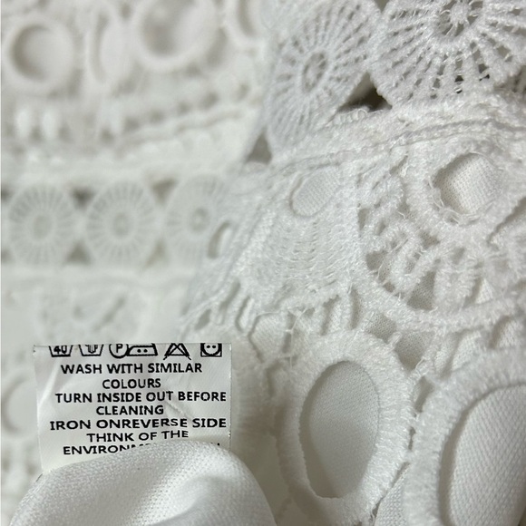 Yoins White Lace Cut Out Design Dress Size S - Picture 10 of 10